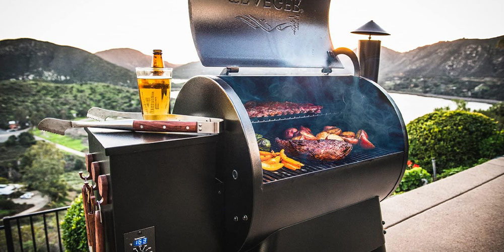 https://www.themanual.com/wp-content/uploads/sites/9/2023/08/Traeger-Grills-Pro-Series-22-Electric-Wood-Pellet-Grill-and-Smoker.jpg?fit=800%2C400&p=1