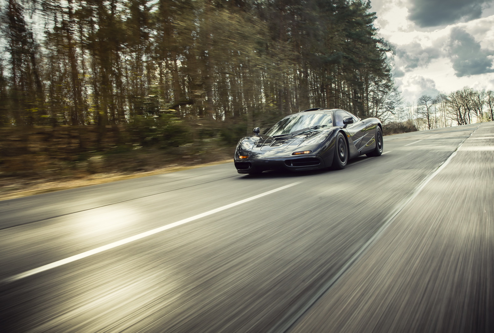 McLaren Raining Night 4K Car Live Wallpaper