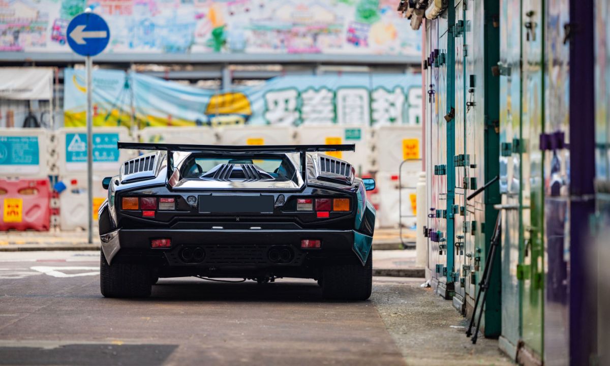 1989 Lamborghini Countach 25th Anniversary rear view