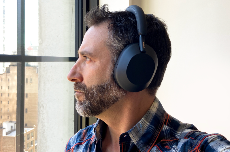 A man wearing the Sony WH-1000XM5.