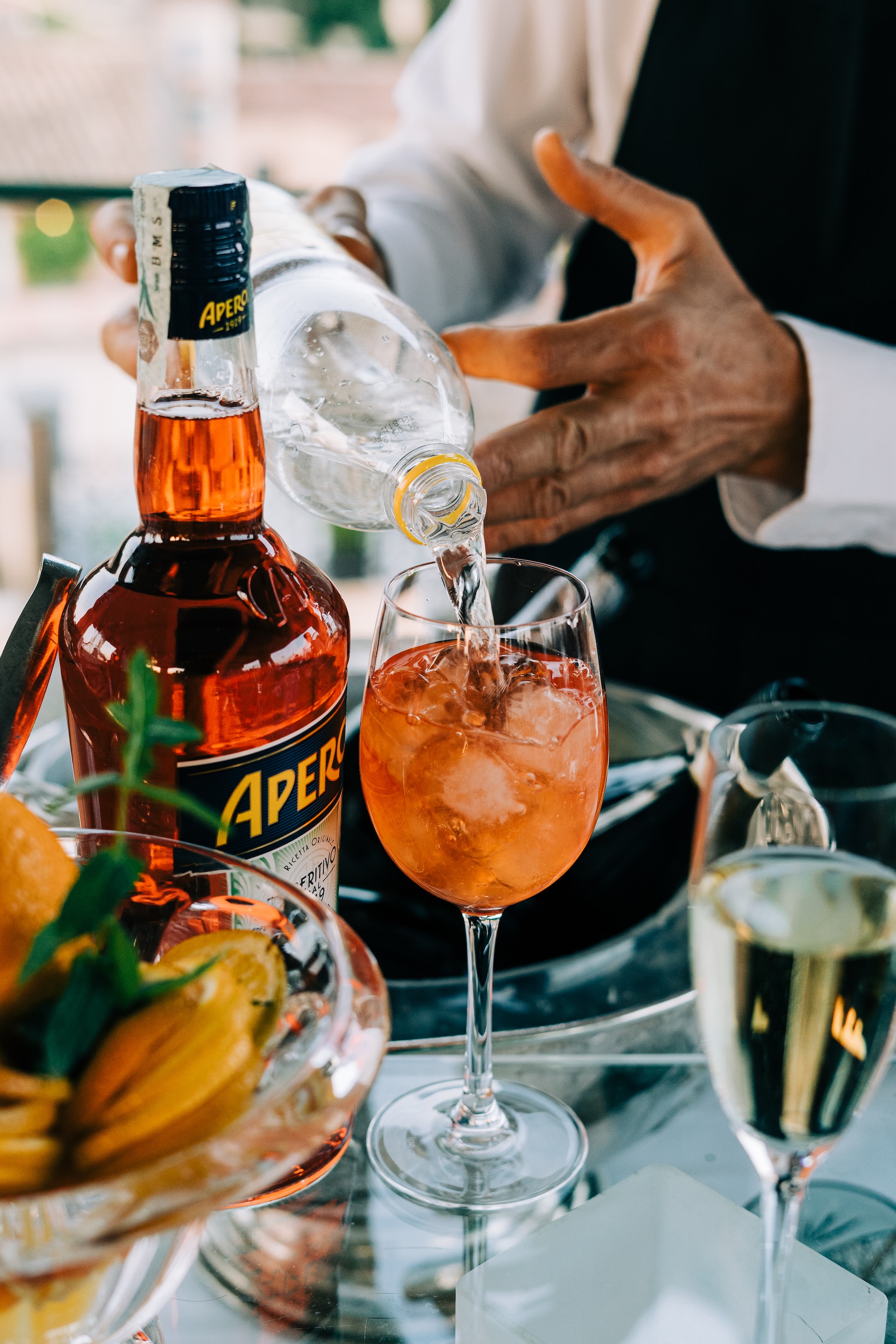Bartender making an Aperol spritz