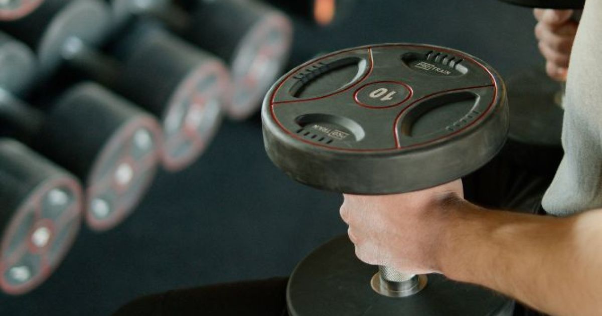 5 easy dumbbells exercises to build a bigger chest 5 easy dumbbells exercises to build a bigger chest