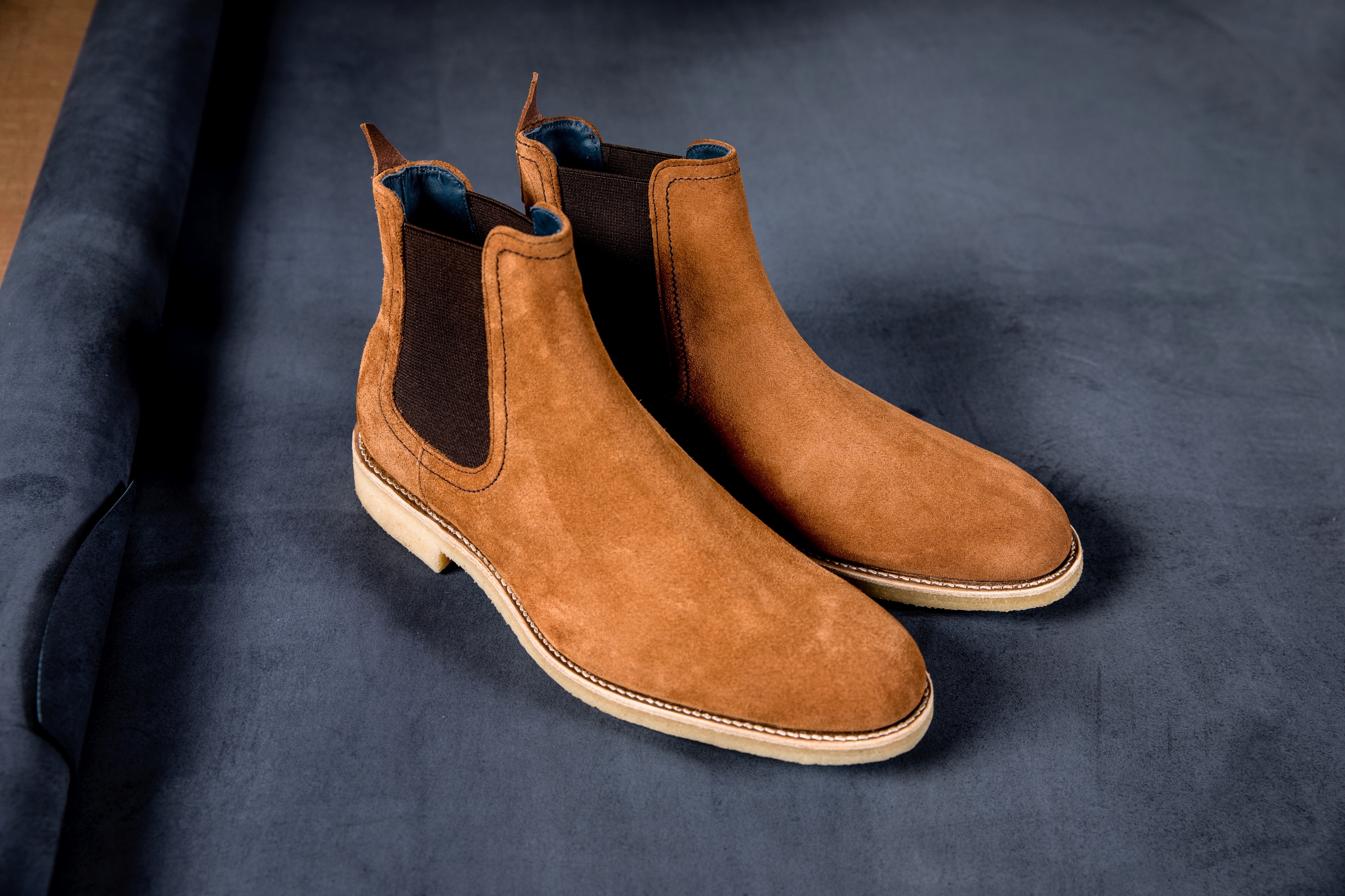 Boots, dress, and sneakers: suede is the shoe fabric for the fall in 2023 -  The Manual