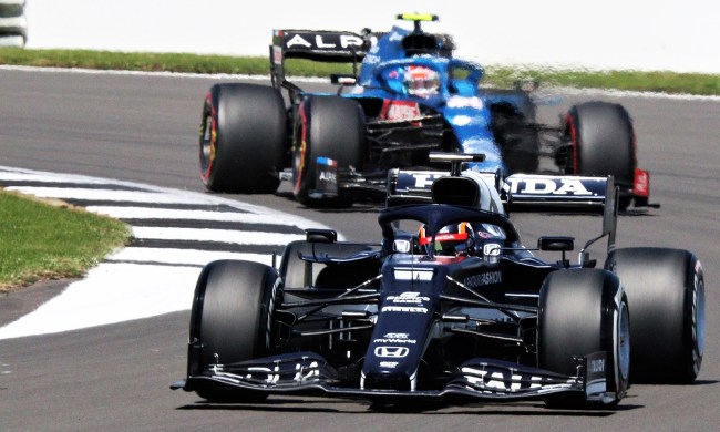 Yuki Tsunoda driving a Formula One racecar for Scuderia AlphaTauri Honda.