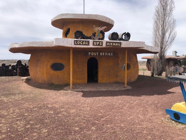 La oficina de correos de Bedrock City.