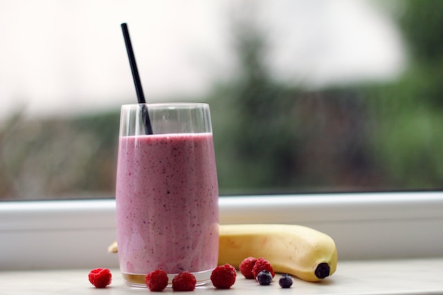 Banana and berry smoothie
