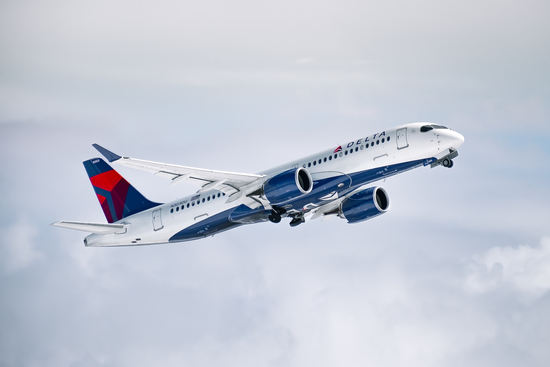 Delta Airlines plane flying through tthe sky