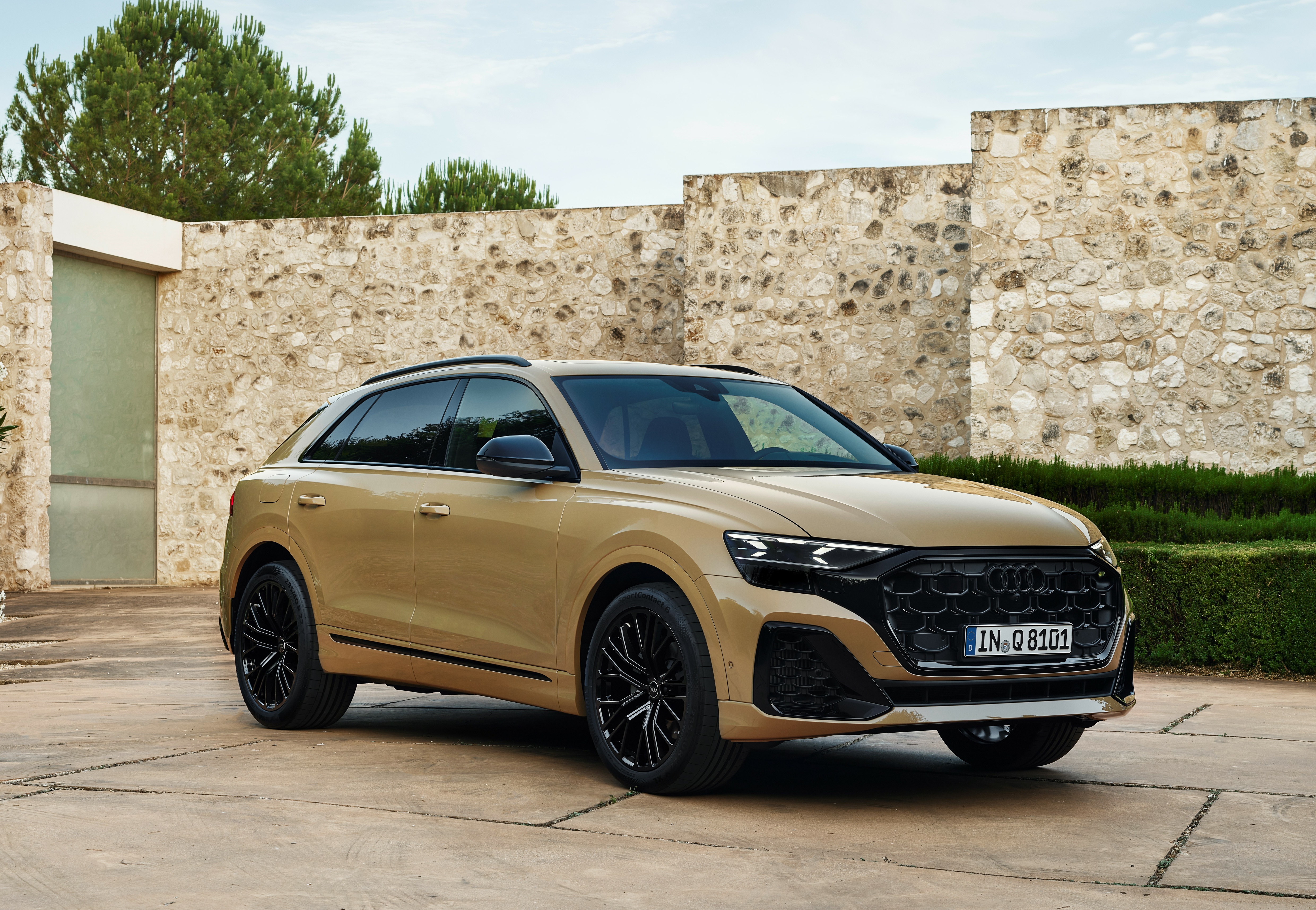 2024 Audi Q8 SUV flagship updates exterior and lighting technology