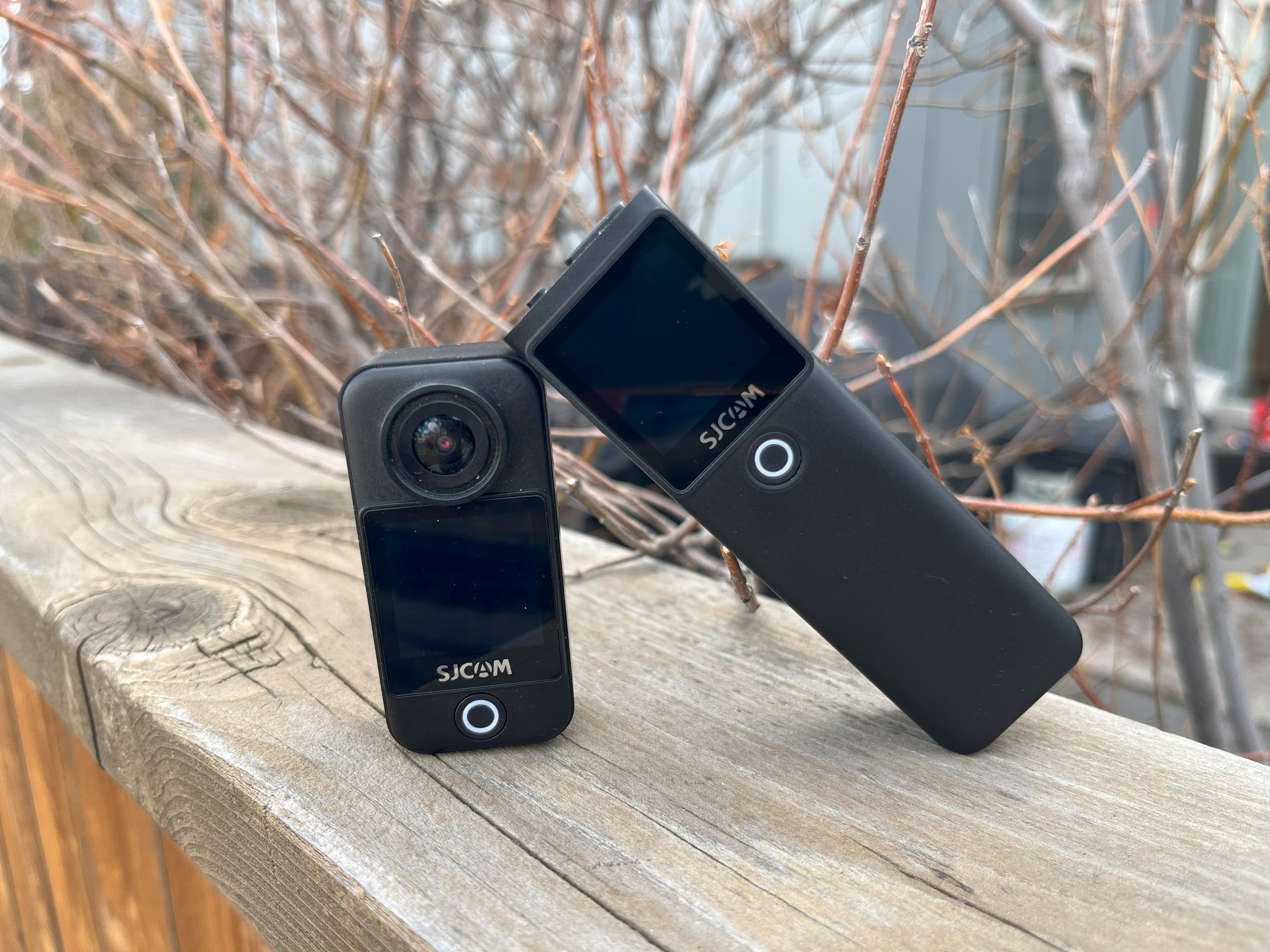 The SJCAM C300 "pocket" cam and the extra battery pack