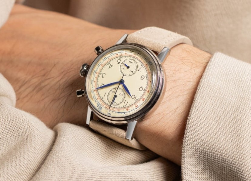 Undone Vintage Kelly on wrist