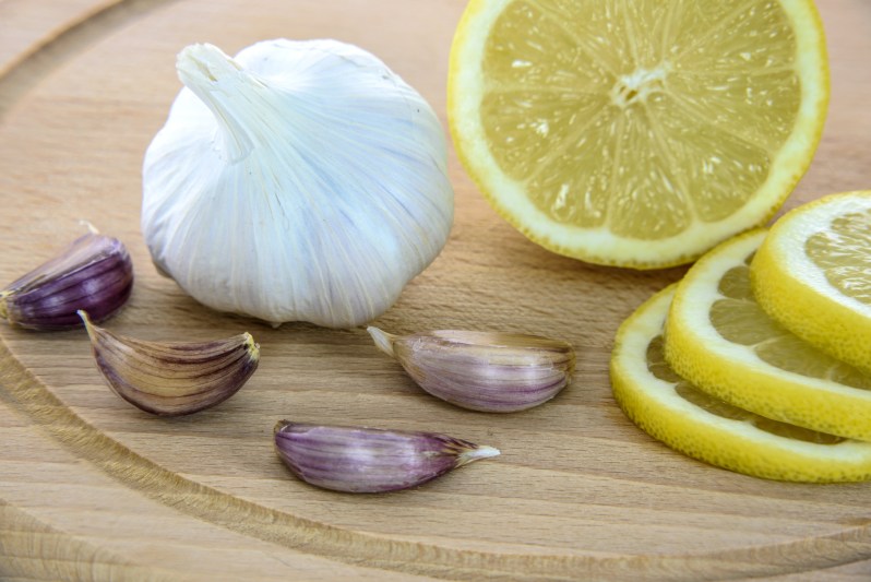 Lemon slices next to garlic cloves