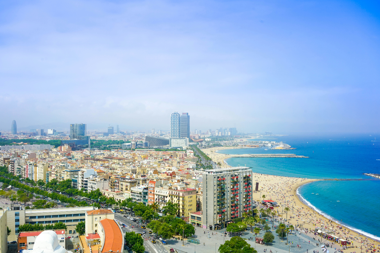 Sky view of Barcelona city beachhttps://unsplash.com/photos/birds-eyeview-photo-of-high-rise-buildings-f-DvU93UhTs