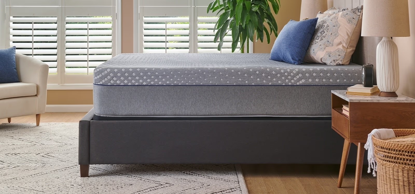 Sealy Posturepedic Hybrid mattress side view