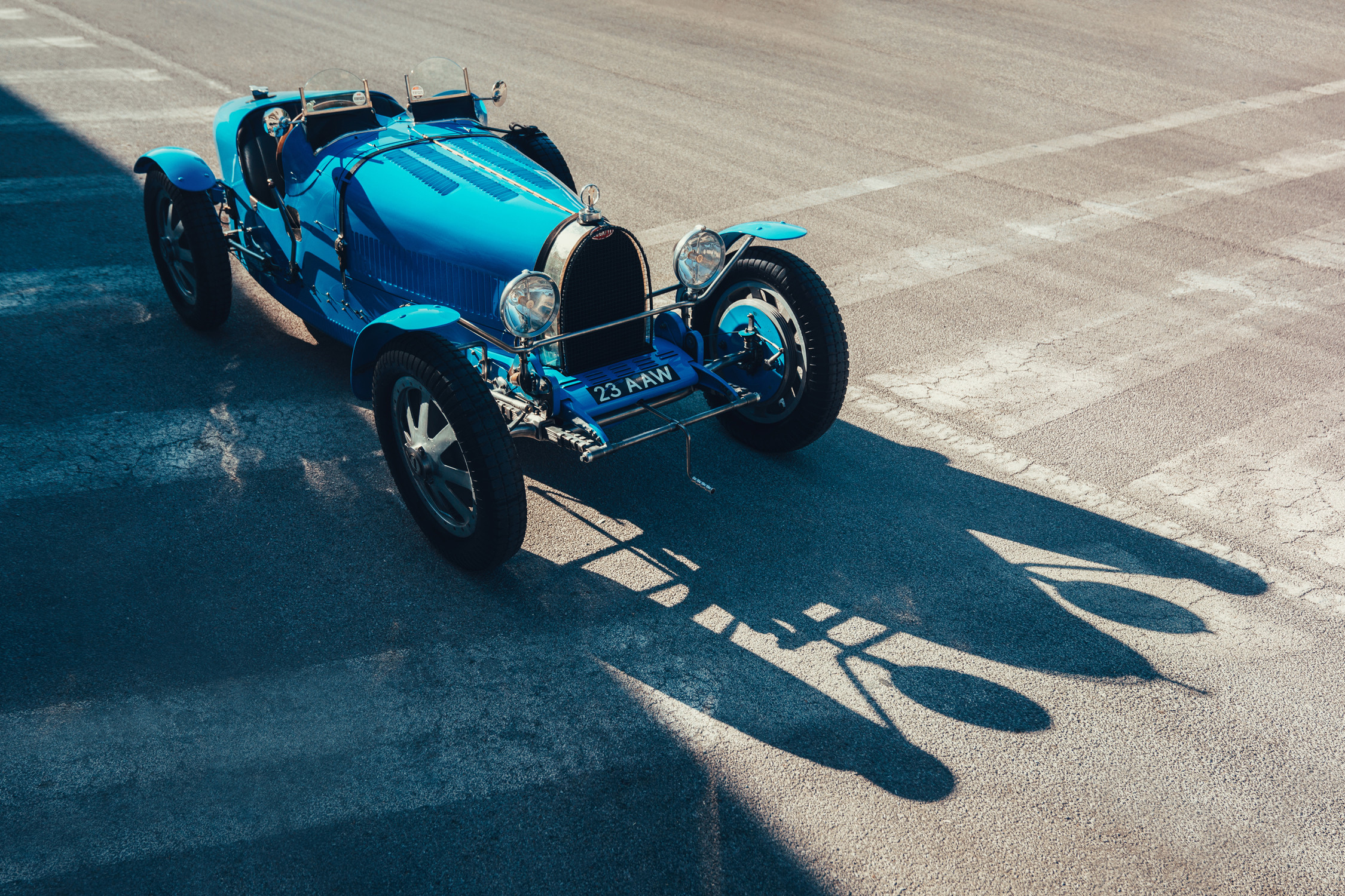 A Bugatti Type 35 front right three-quarter photo.