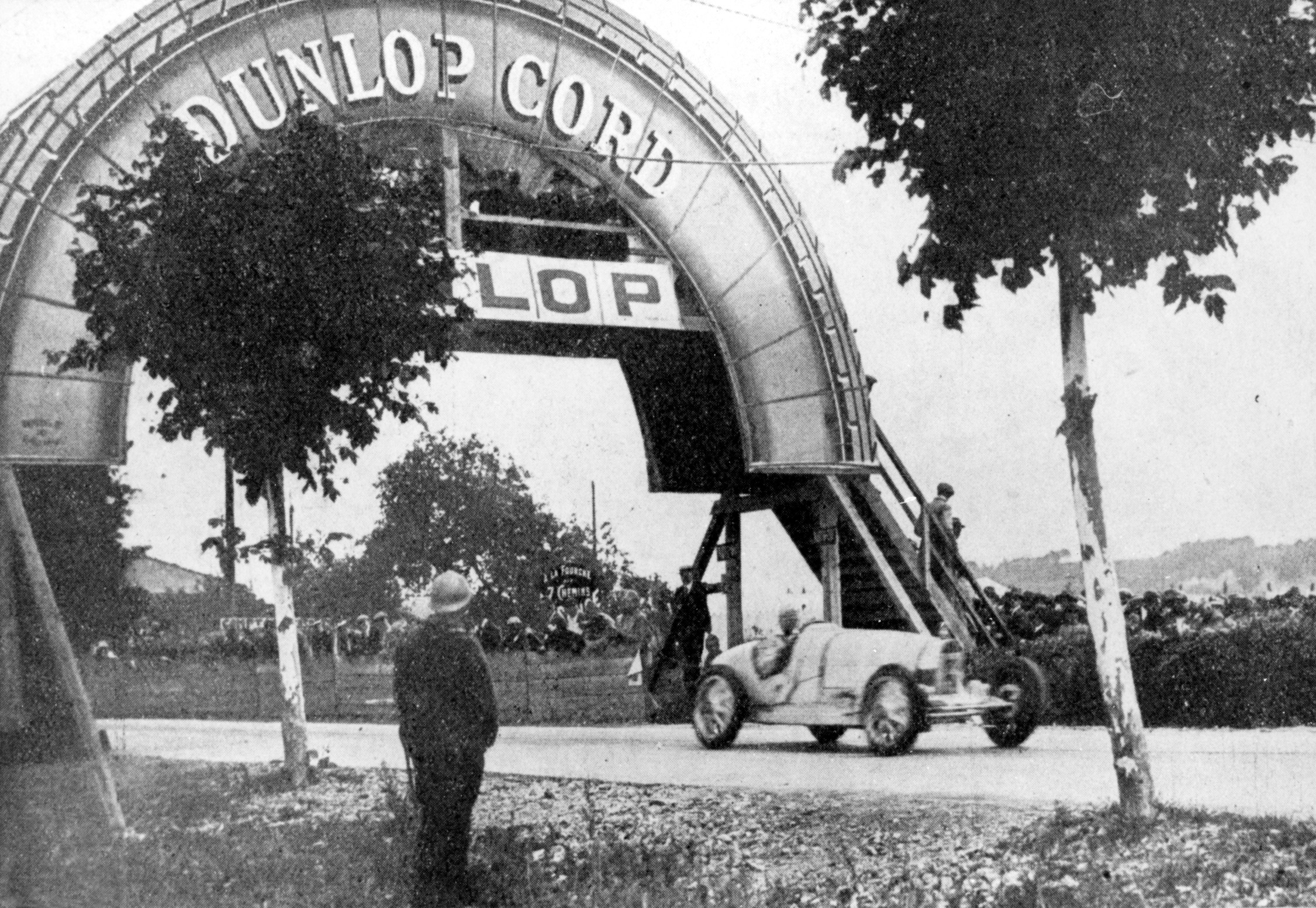 Ernest Friderich driving a Bugatti Type 35 at the 1924 Grand Prix held by the Automotive Club de France.