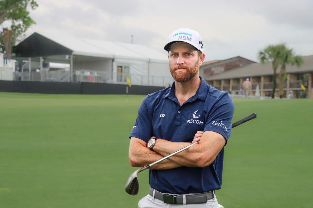 Pro Golfer Chris Kirk wearing Zenith gear while playing.