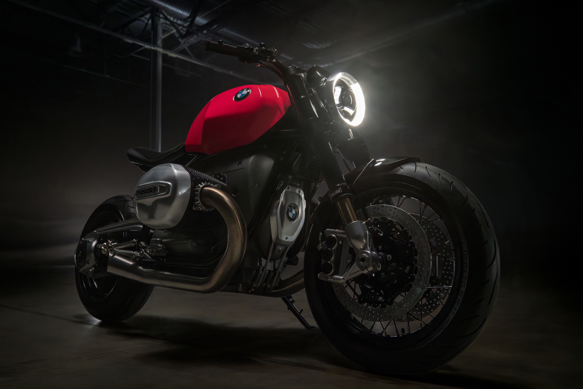 BMW Motorrad BMW R20 Concept motorcycle front right three-quarter view on dark stage setting.