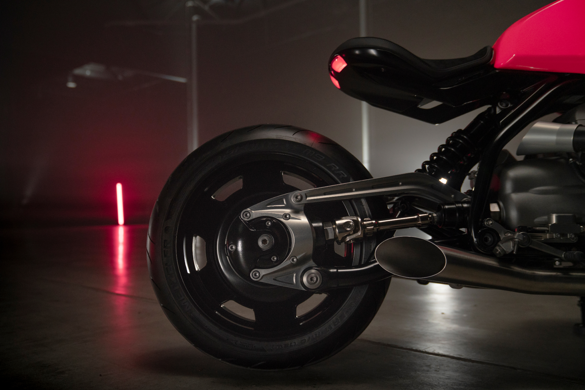 bmw r20 concept motorcycle art motorrad right side view of the rear half including seat  swingarm exhasut and wheel