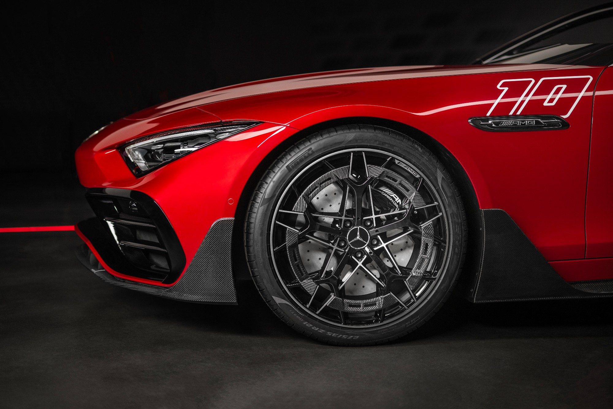 Front quarter left side image of Mercedes-AMG PureSpeed Concept.
