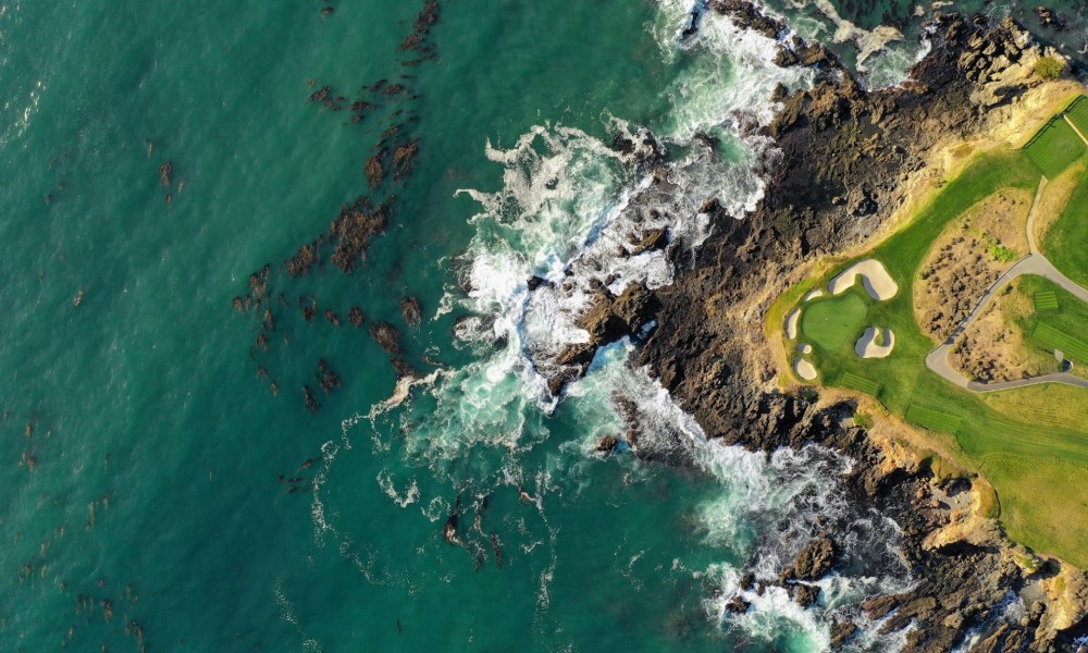 Ocean next to Pebble Beach Golf Links