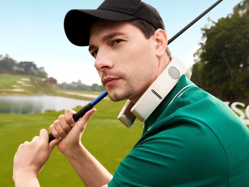 Wear the TORRAS COOLiFY Cyber on the course to stay cool