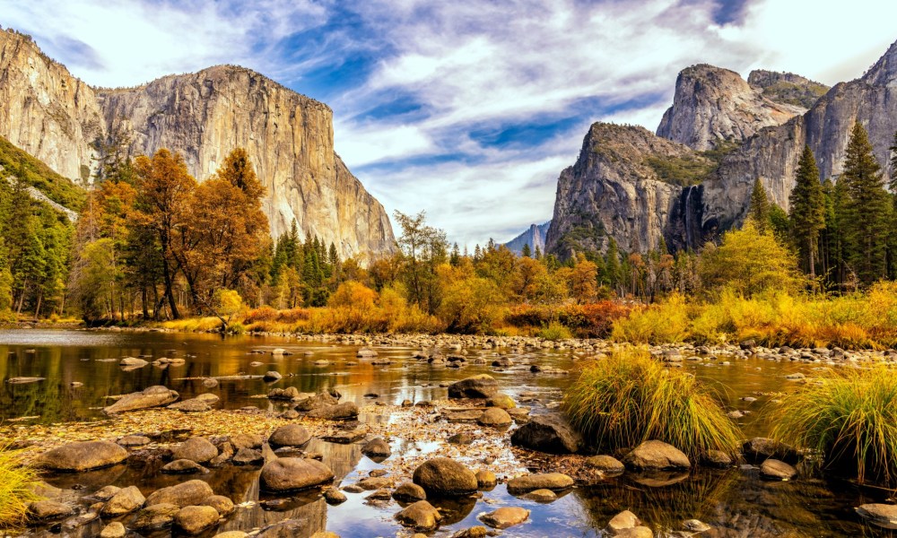 Yosemite National Park water and mountains