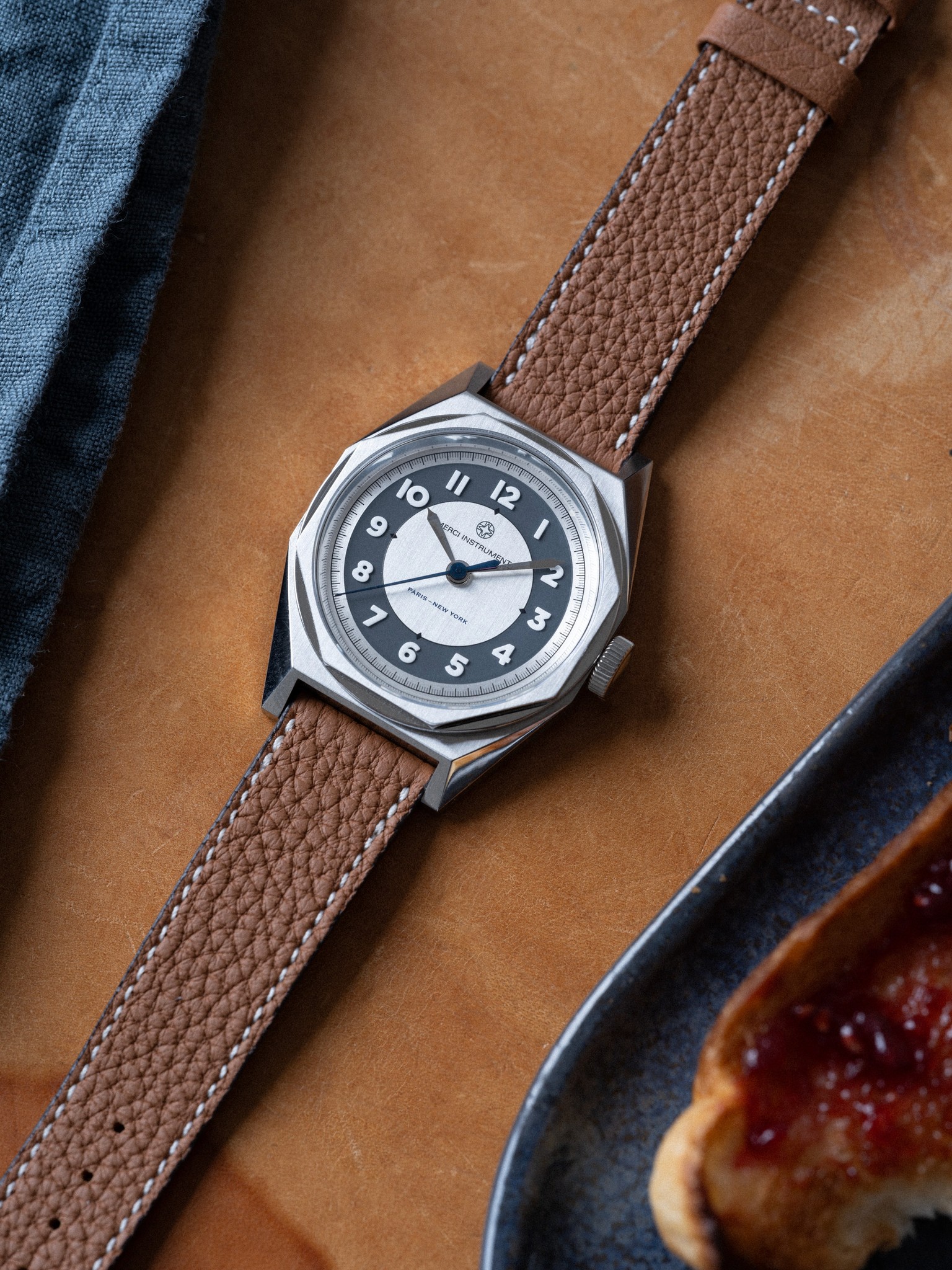 Hodinkee, Merci collab for 1940s-inspired Beaumarchais H02 Hodinkee, Merci collab for 1940s-inspired Beaumarchais H02
