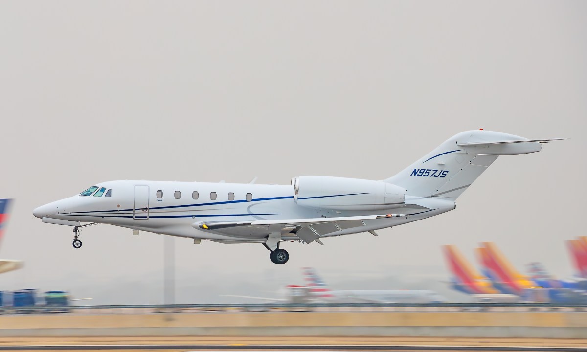 Austin-Bergstrom International Airport flyExclusive Cessna 750 Citation X Landing Runway 18L
