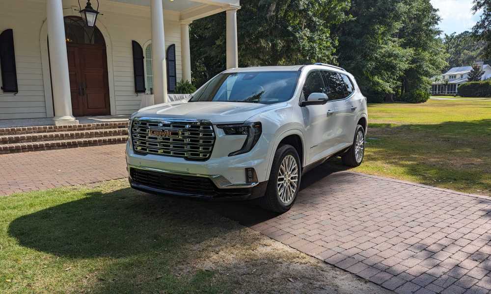 GMC Acadia 2024 in white