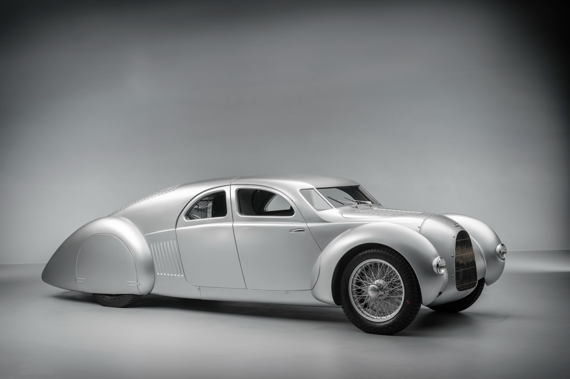 2023 Audi Schnellsportwagen with closed doors, roof, trunk, and bonnet.