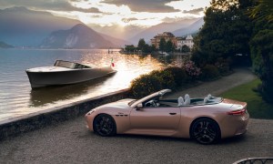 A Maserati GranCabrio Folgore in the foreground with a Maserati TRIDENTE luxury all-electric power boat on Lake Maggiore.