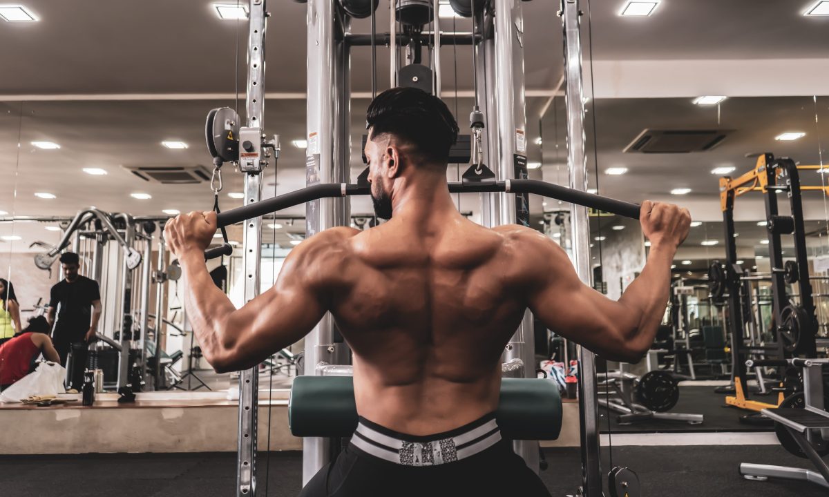 fit man lat pulldown shirtless