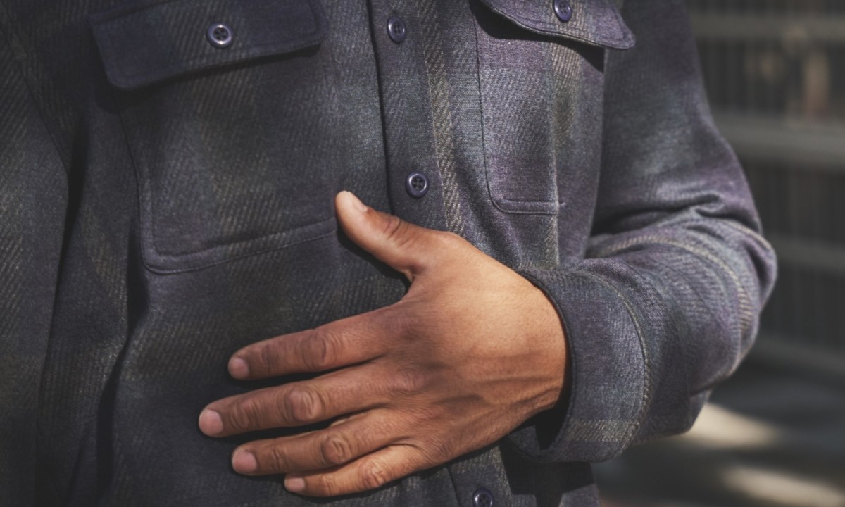 Man wearing DUER performance flannel