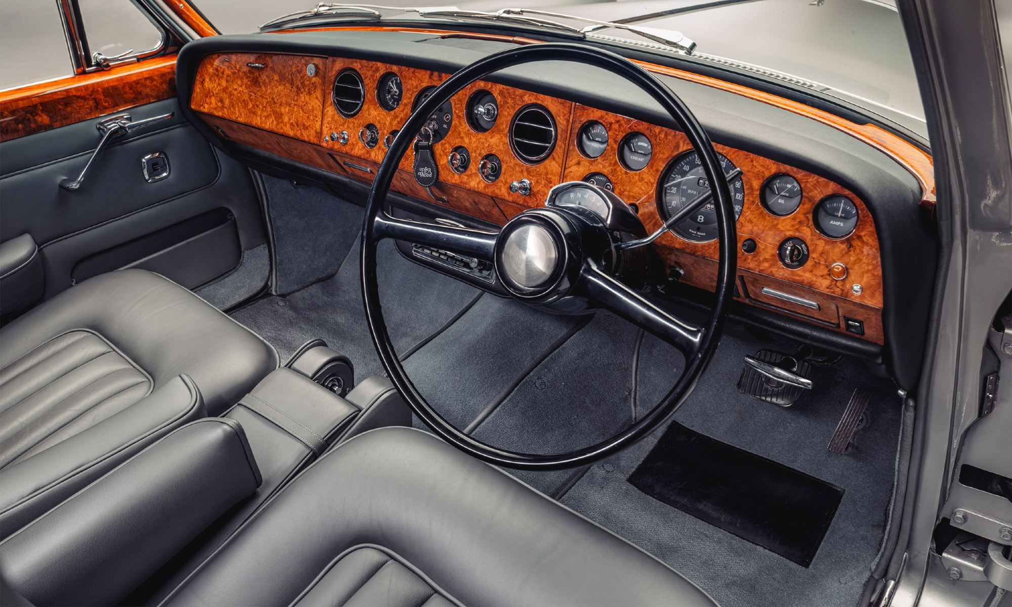 Thoroughly recomissioned and restored Bentley T-Series standad saloon interior front seat.