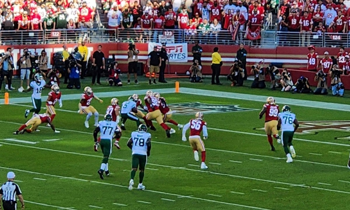 49ers playing a game