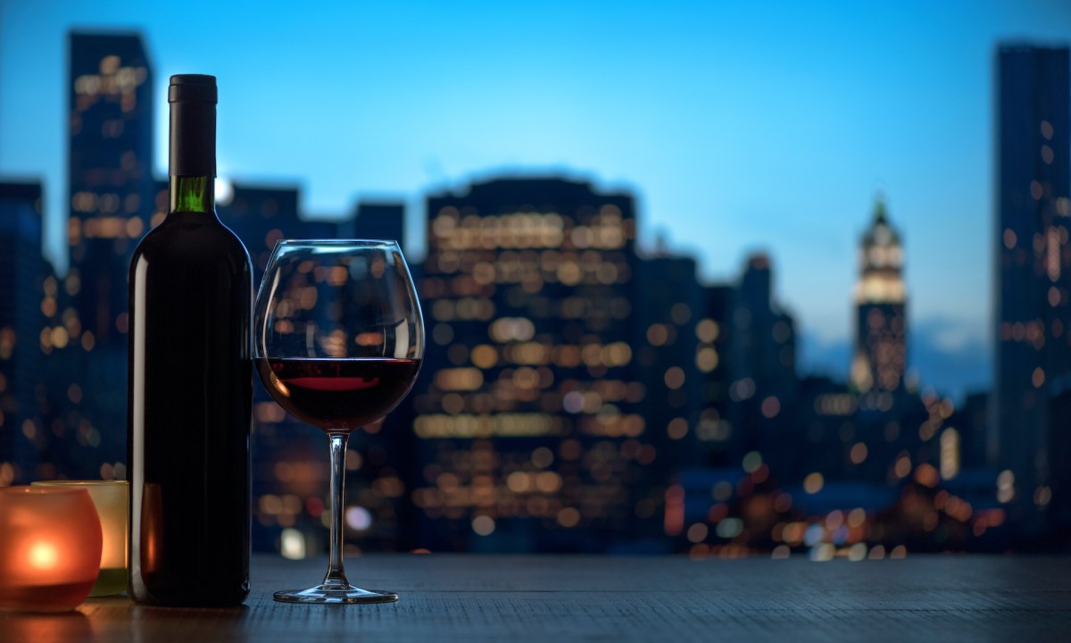 Red wine in front of skyline