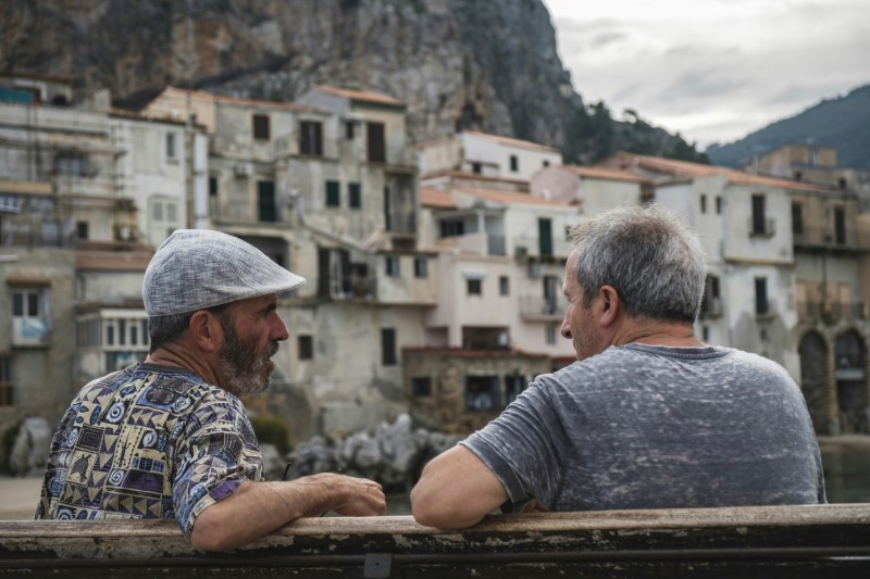 Men talking on a bench in Italy