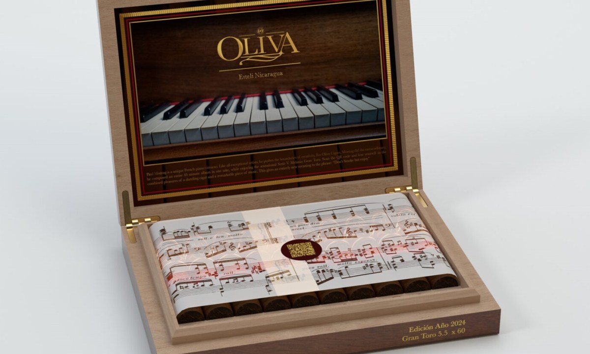 Serie V Melanio Edición Año 2020 with box open showing musical theme.