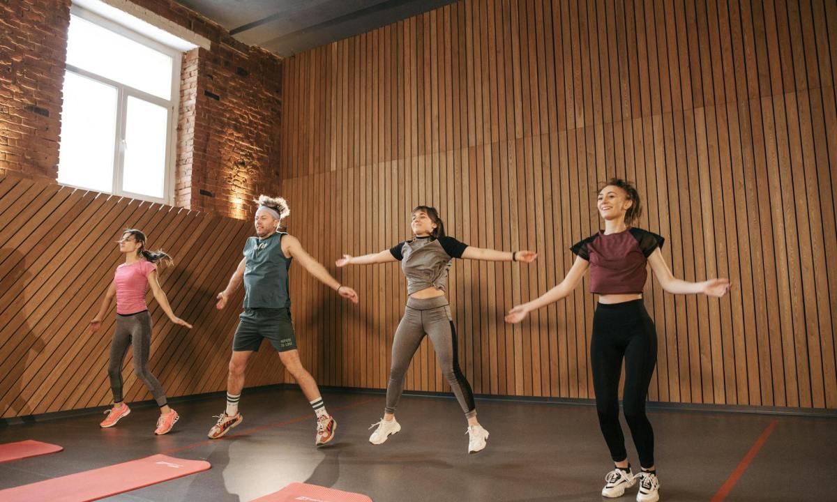 People doing jumping jacks in an exercise class