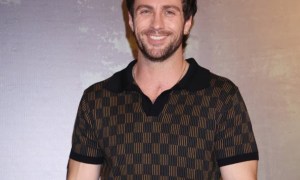 Aaron Taylor Johnson in Dandy Del Mar polo