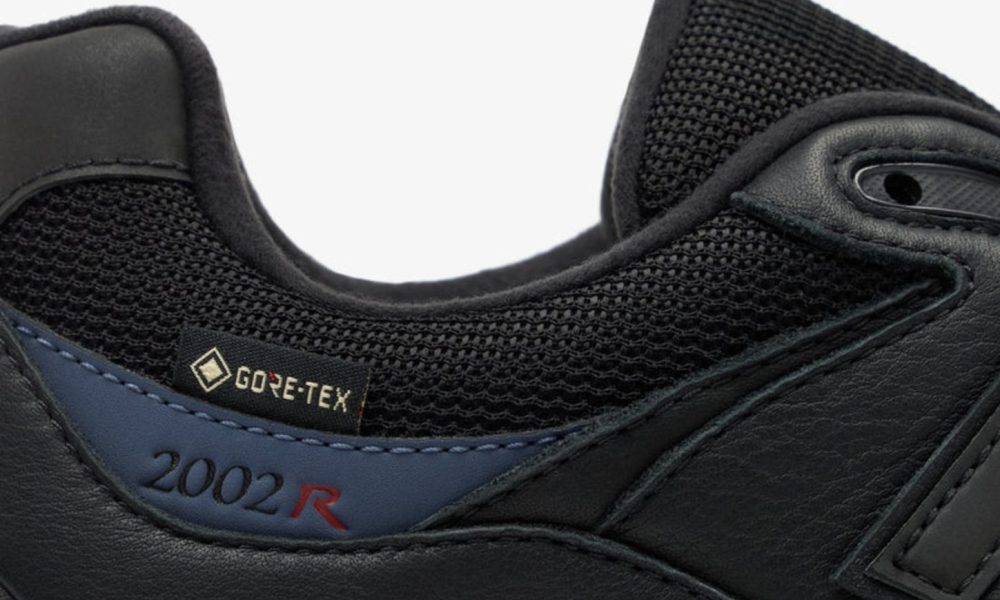 close up on hang tag and GORE-TEX logo on sneaker