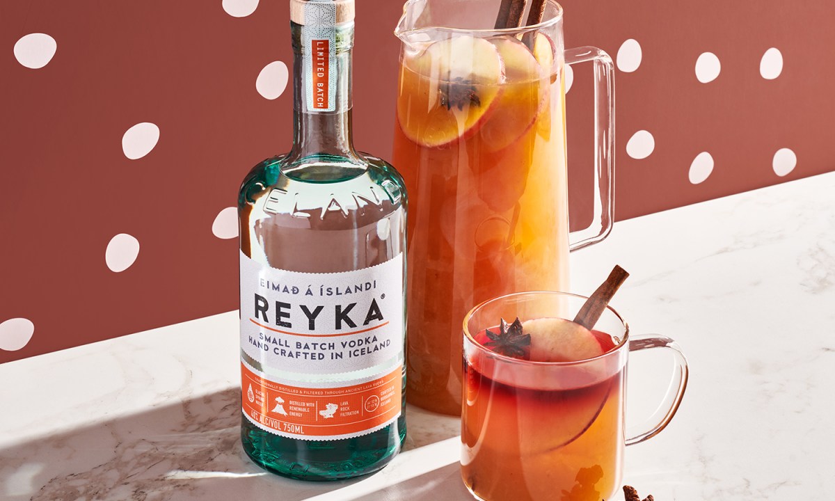 winter vodka cocktails ryk xxxx23 thanksgivingbatchcocktail web 1