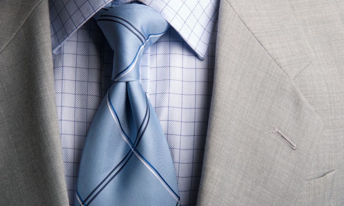 close-up shot of a half Windsor knot