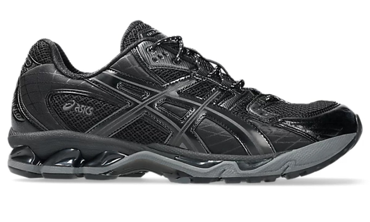 product photo black sneakers