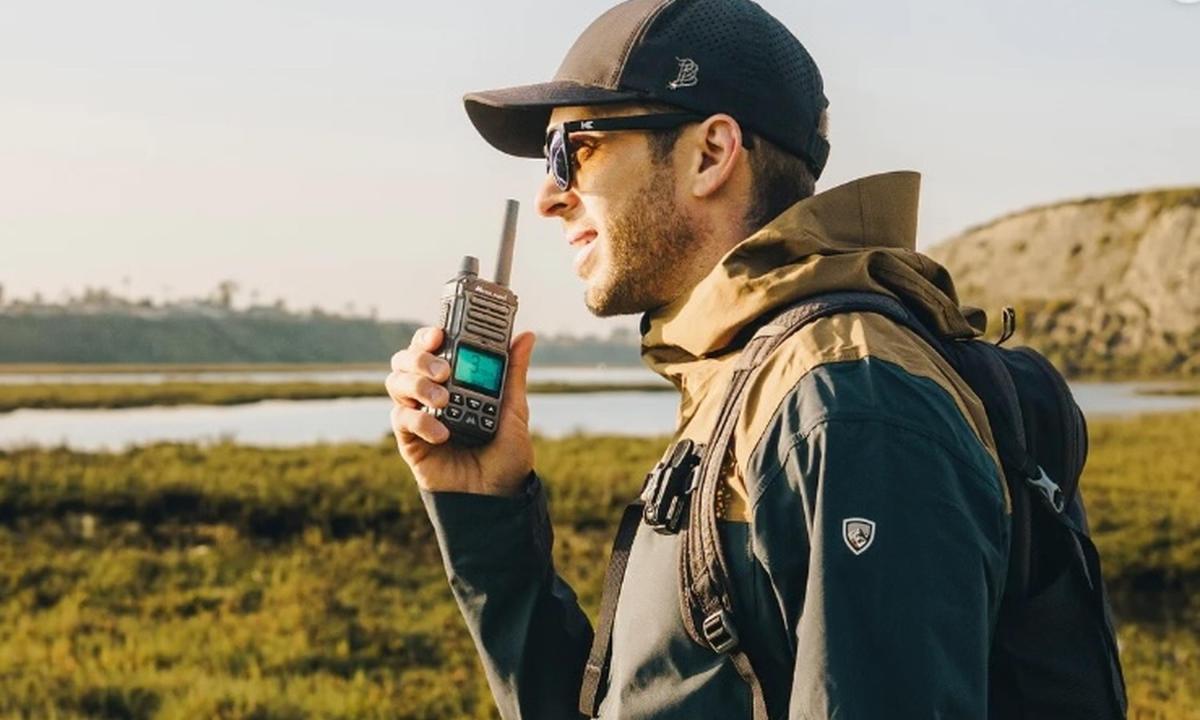 Man using GXT67 PRO radio from Midland