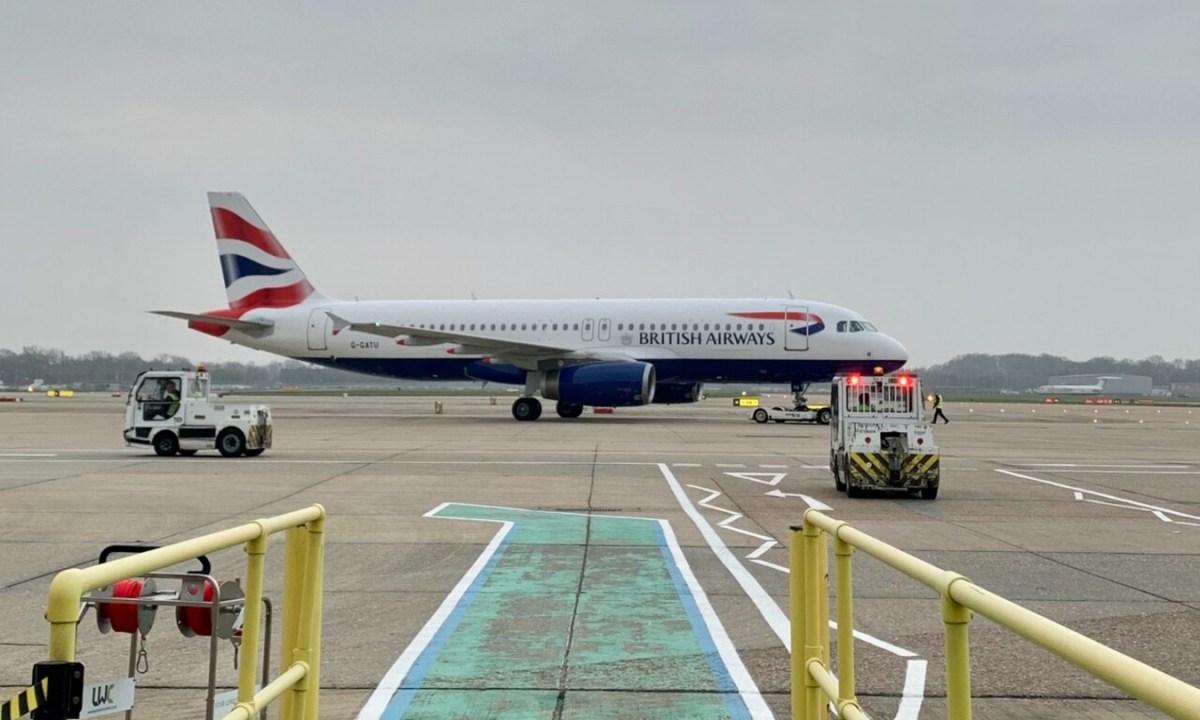 british airways gatwick hangar britishairways 21686210217961 thumb