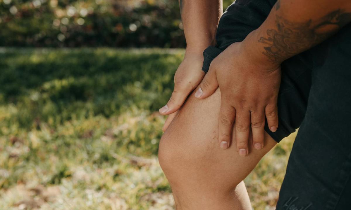 Man holding leg with cramp
