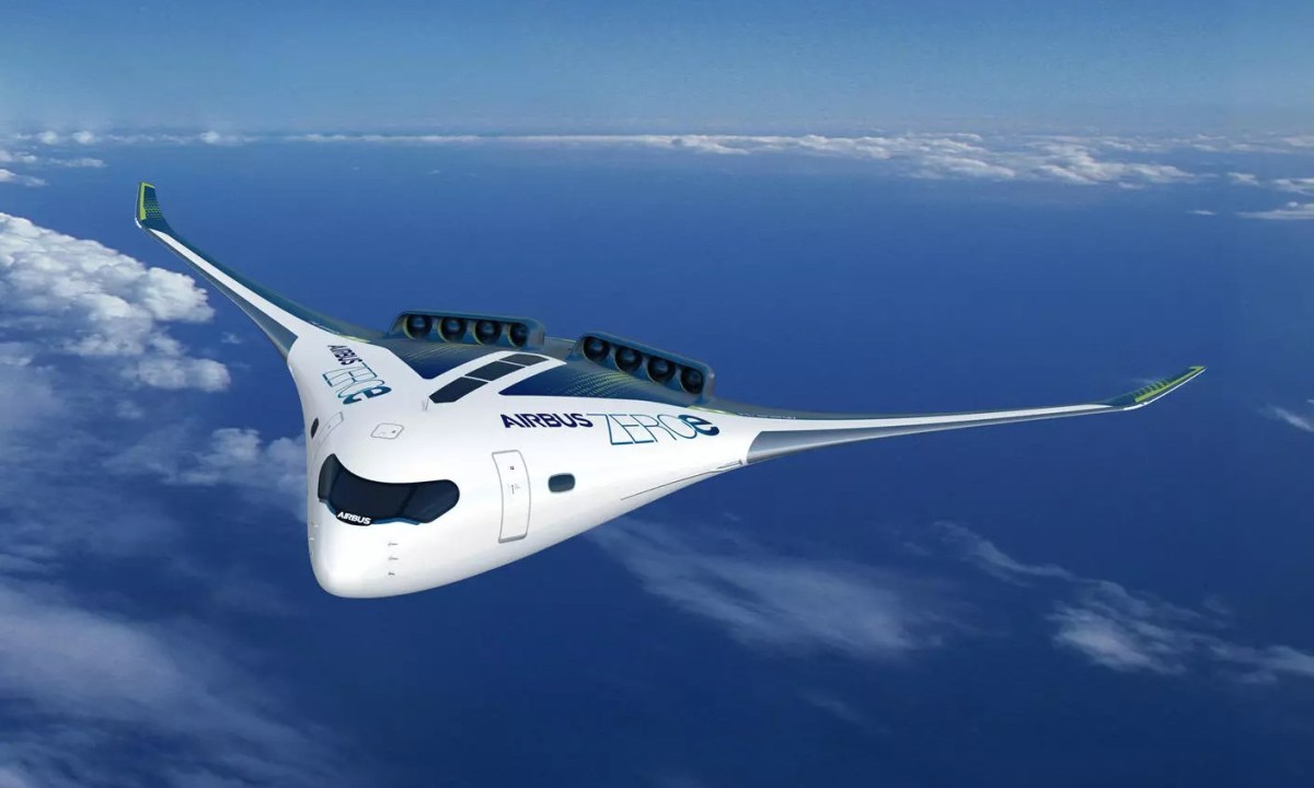 airbus delays hydrogen aircraft portrait zeroe blended wing concept planes  infographic ai copie