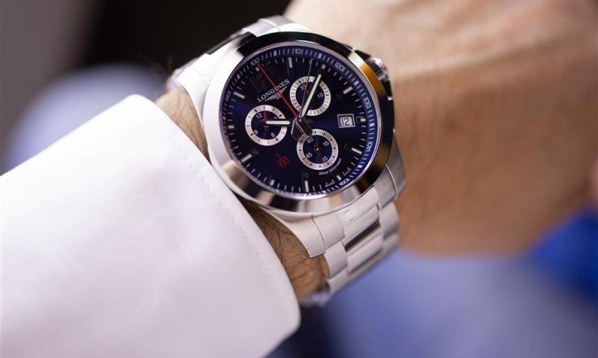 how do quartz watches work shutterstock 1813620397