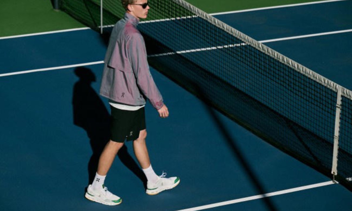 man on tennis court weaing On sneakers